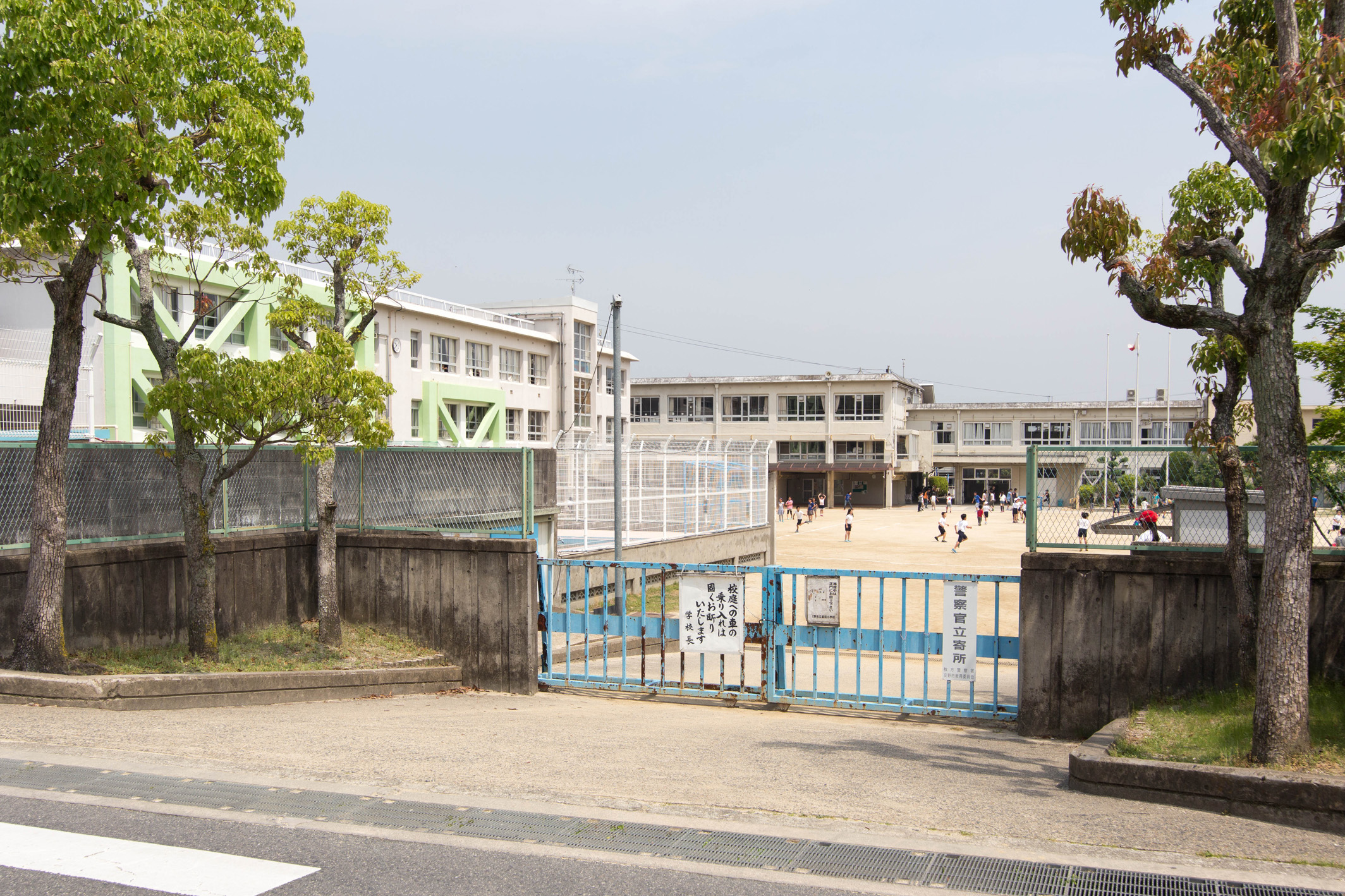 交野市立星田小学校が徒歩4分。教育施設が近くにある環境です。